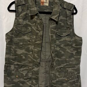 Ruff Hewn Camo Utility Vest in Green and Brown